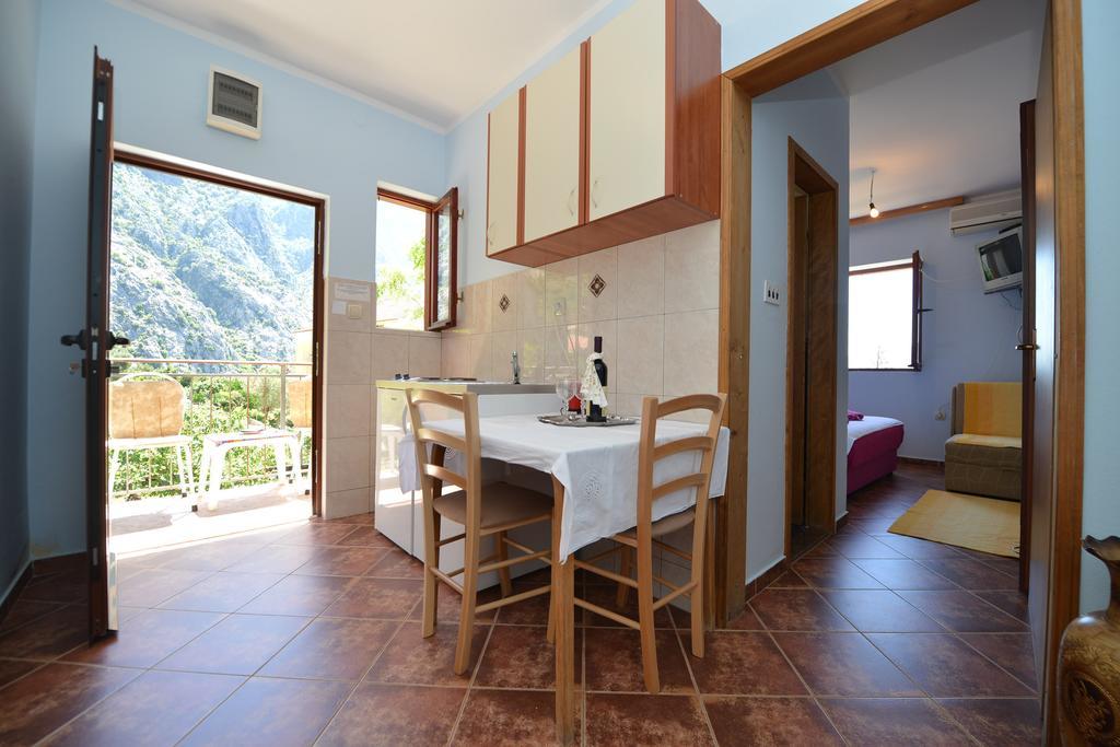 B & M Apartments Kotor Oda fotoğraf